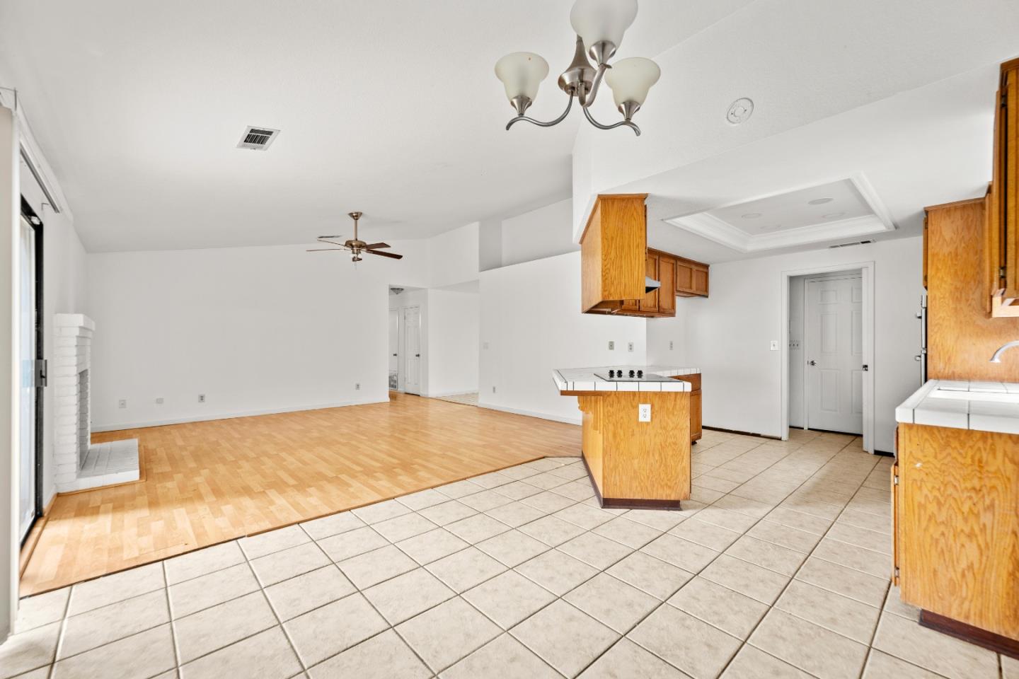 909 N Rosemore Avenue