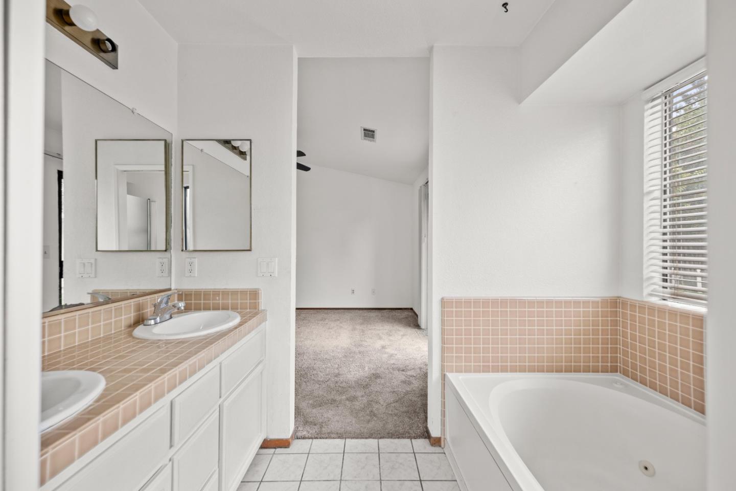 909 N Rosemore Avenue