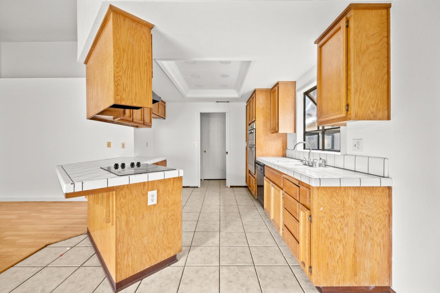 909 N Rosemore Avenue