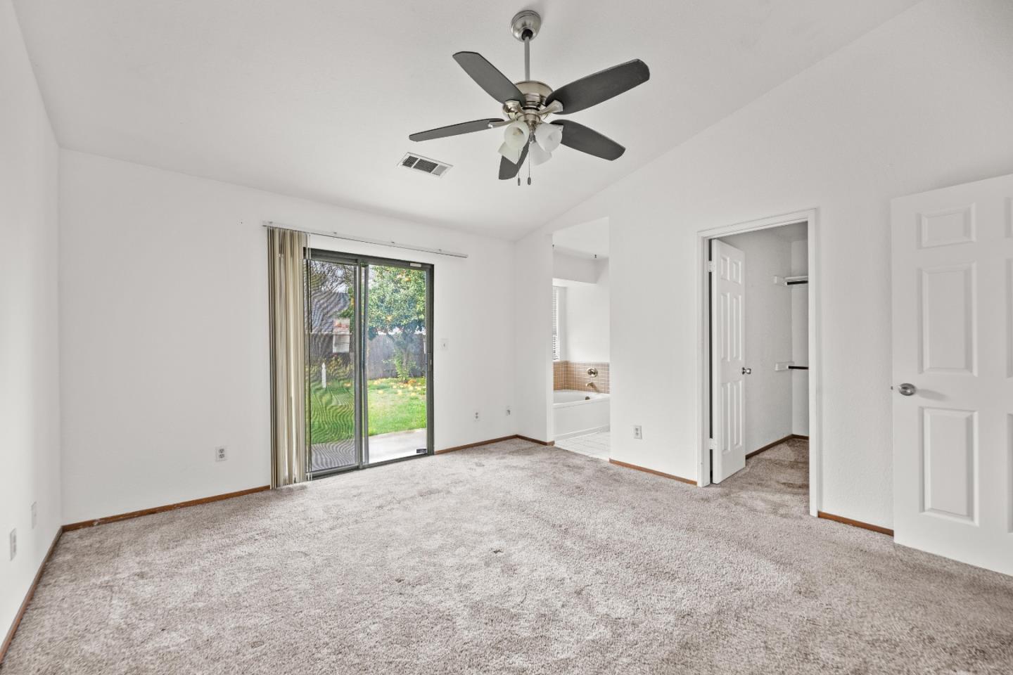 909 N Rosemore Avenue