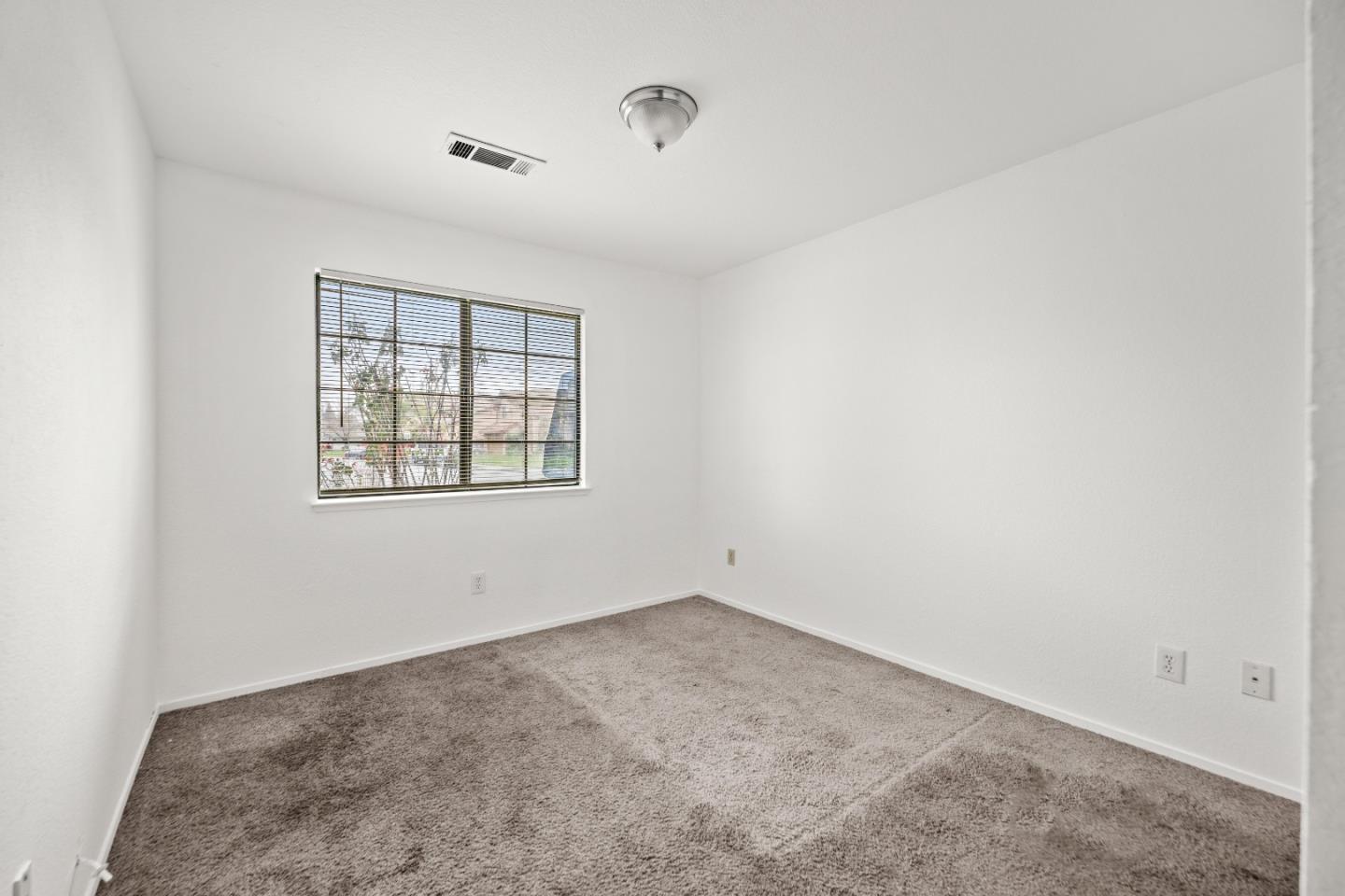 909 N Rosemore Avenue