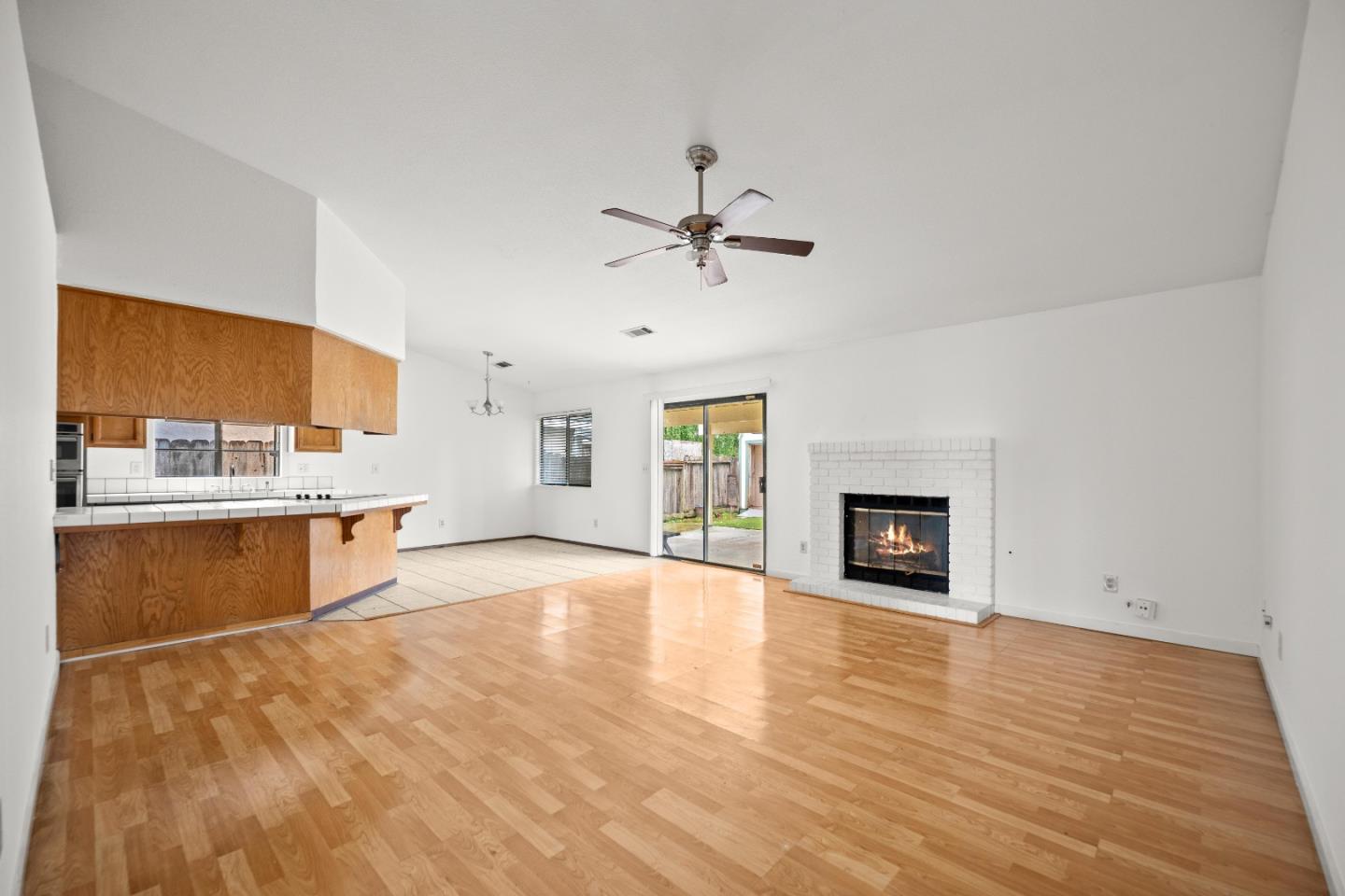 909 N Rosemore Avenue