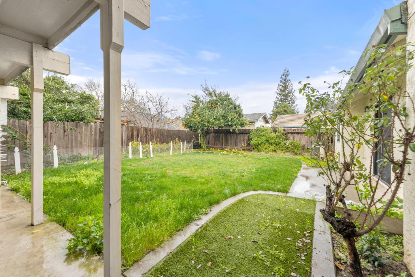 909 N Rosemore Avenue