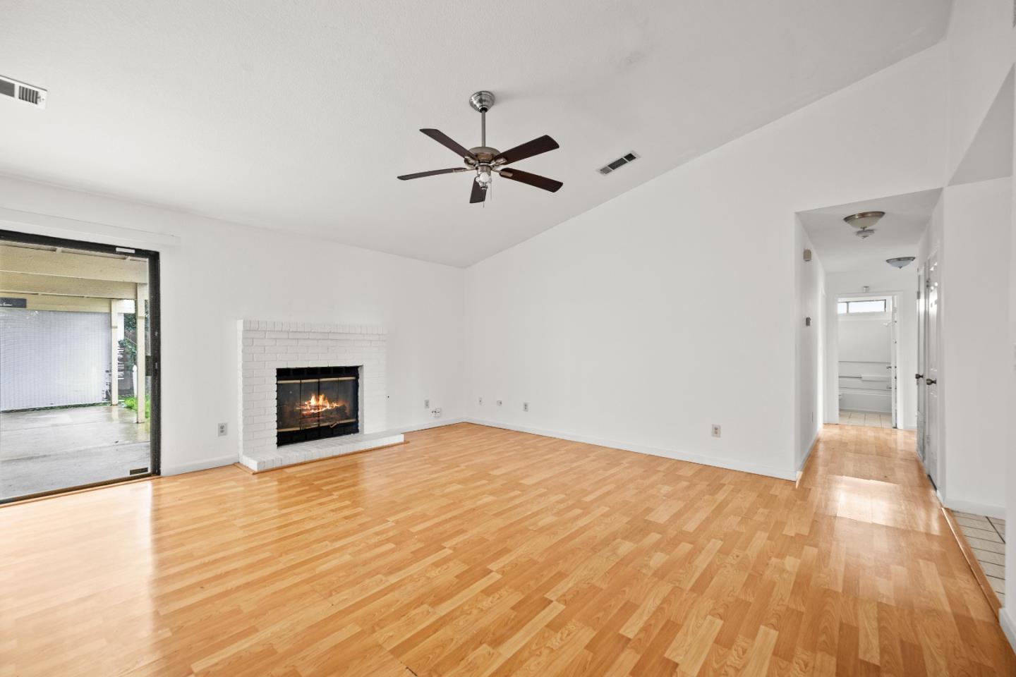 909 N Rosemore Avenue