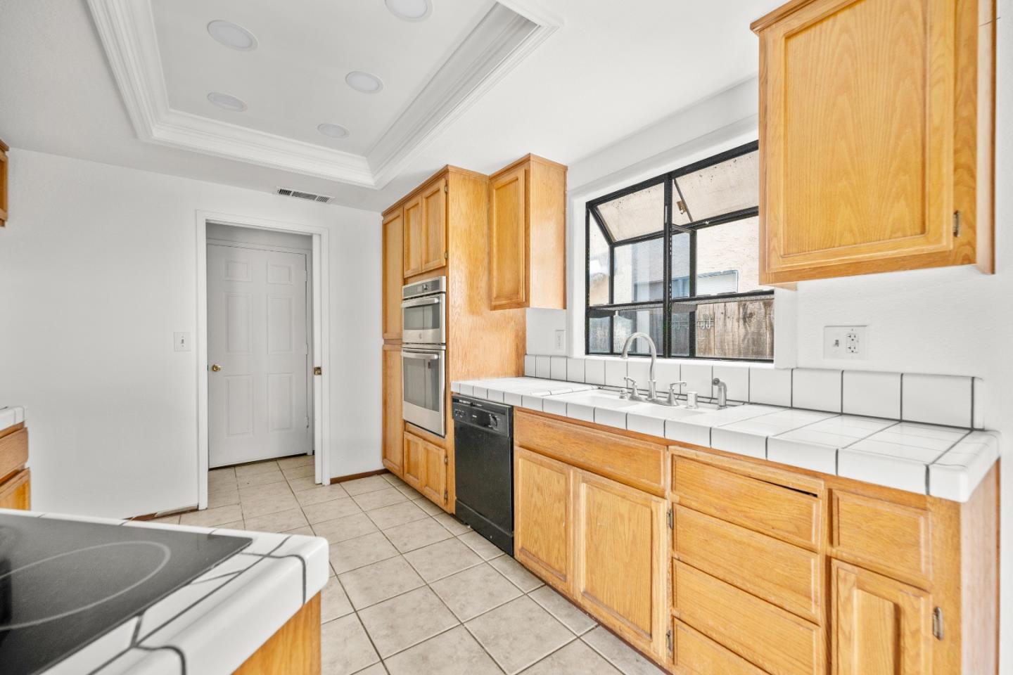 909 N Rosemore Avenue