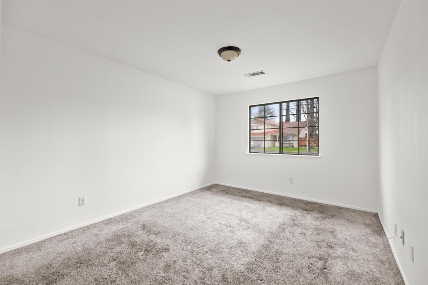 909 N Rosemore Avenue