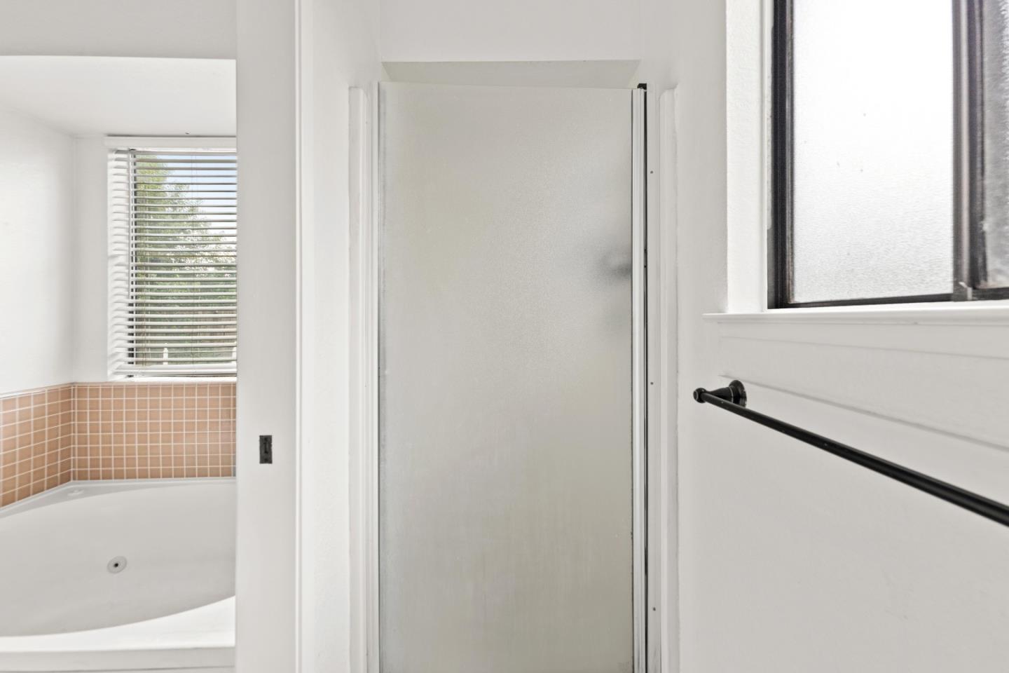 909 N Rosemore Avenue