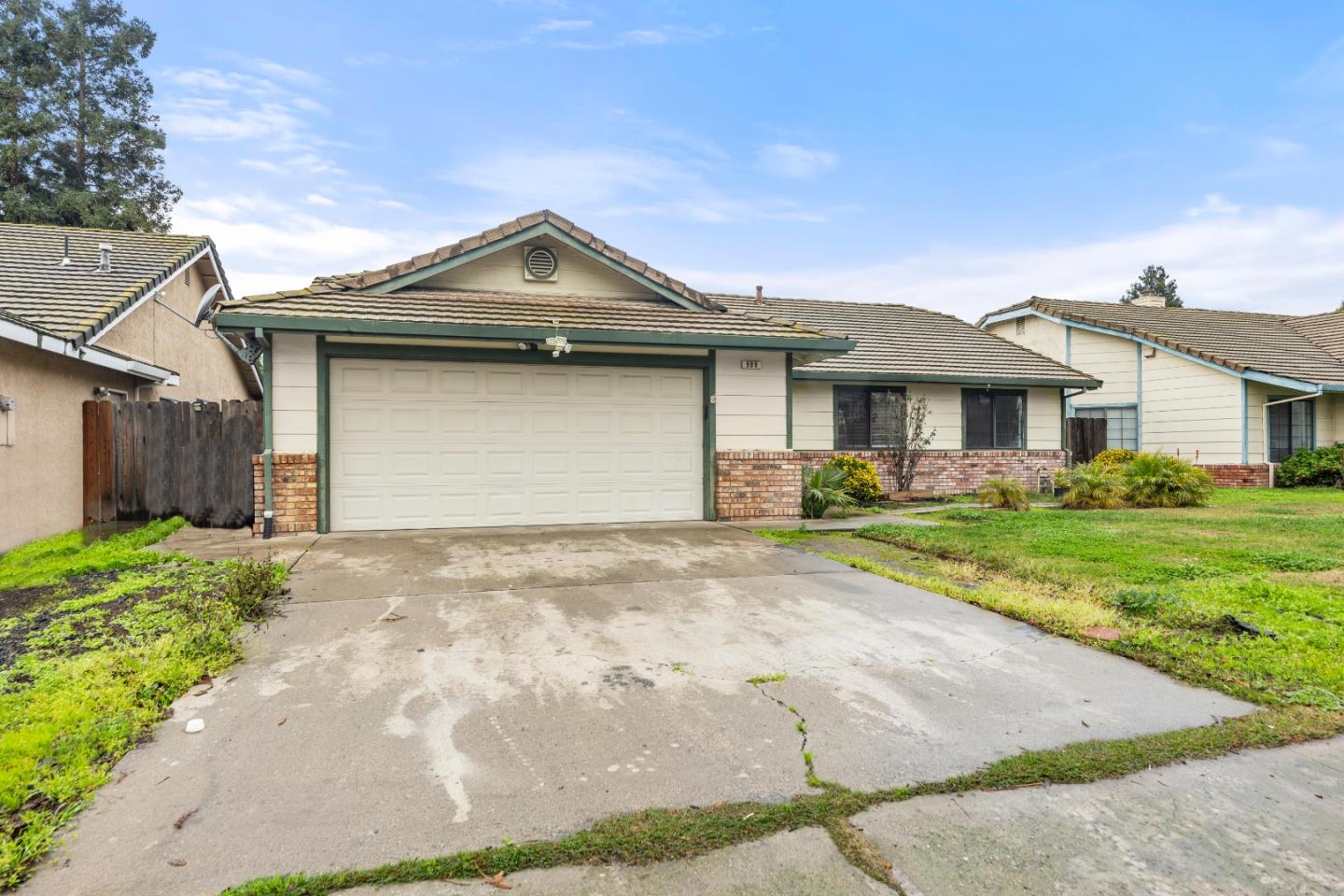 909 N Rosemore Avenue