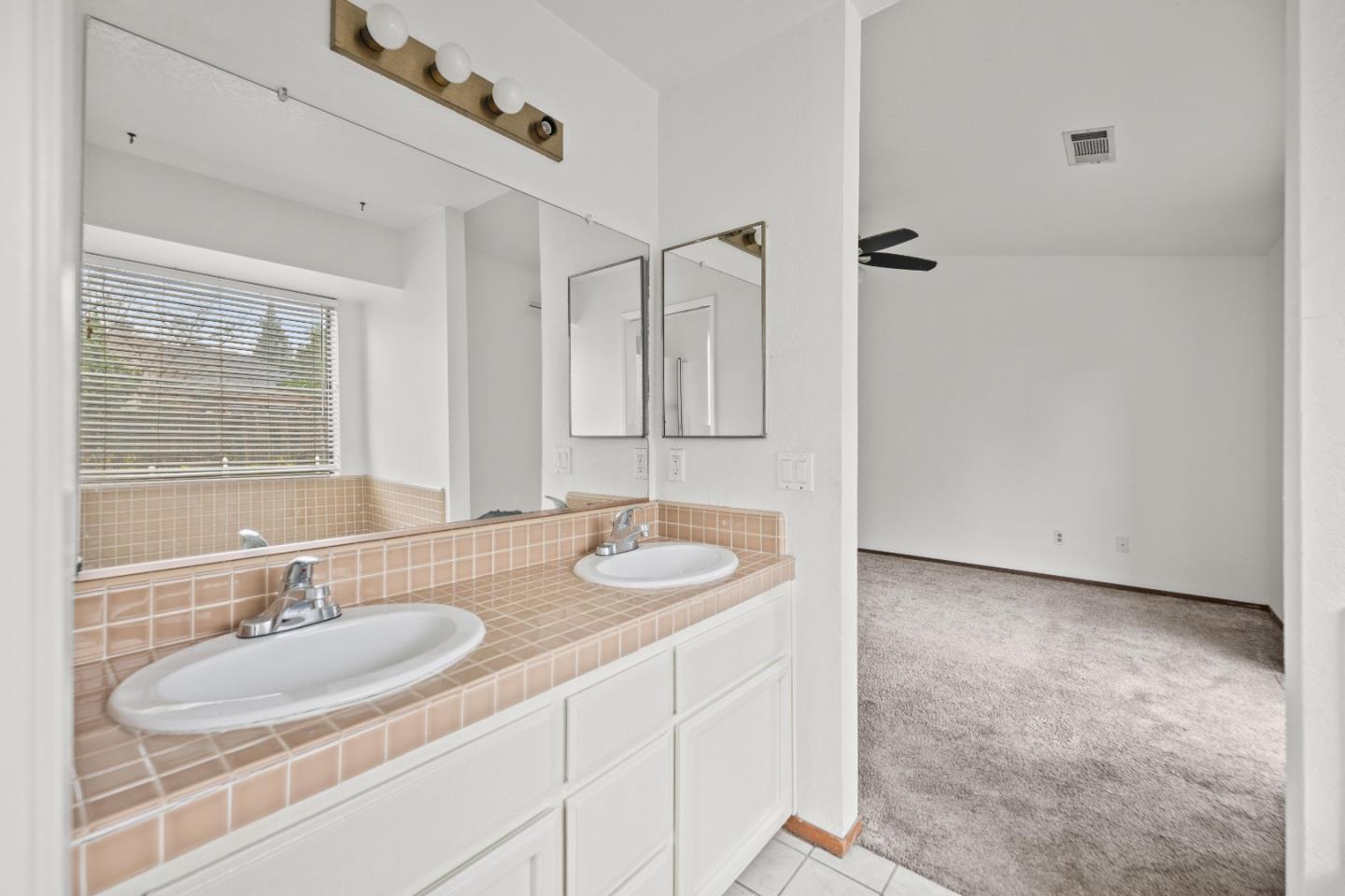 909 N Rosemore Avenue