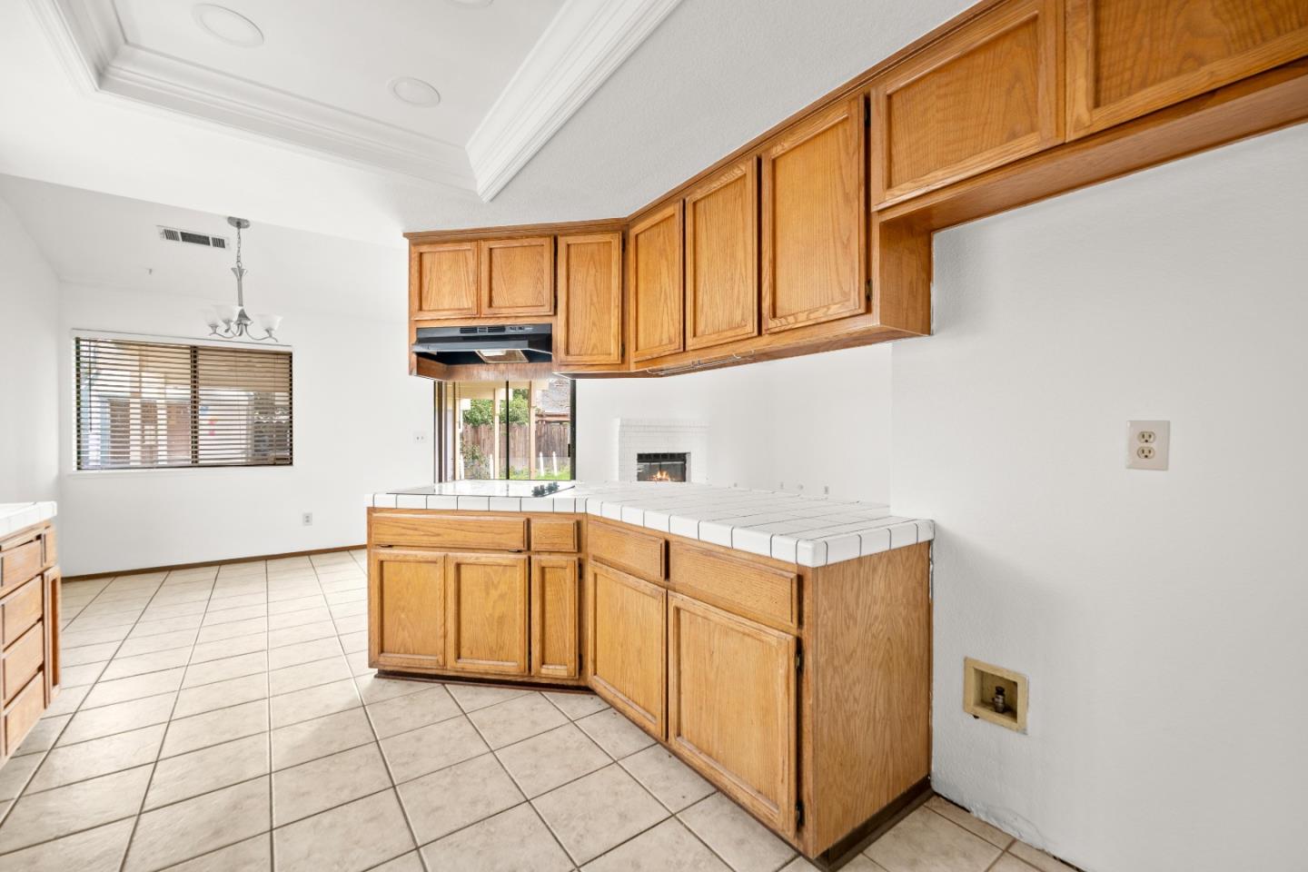 909 N Rosemore Avenue