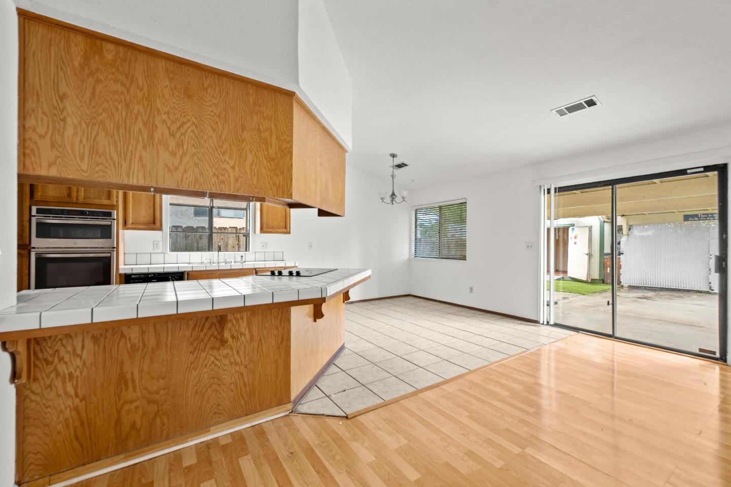 909 N Rosemore Avenue