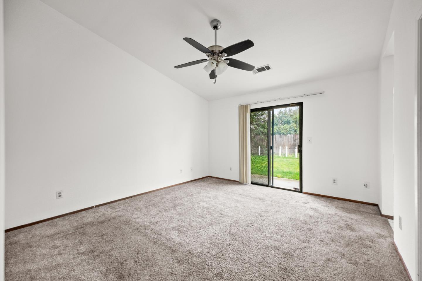 909 N Rosemore Avenue