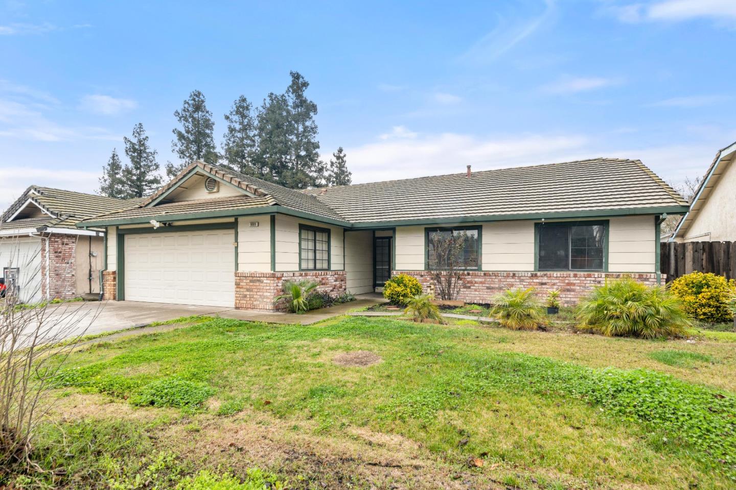 909 N Rosemore Avenue