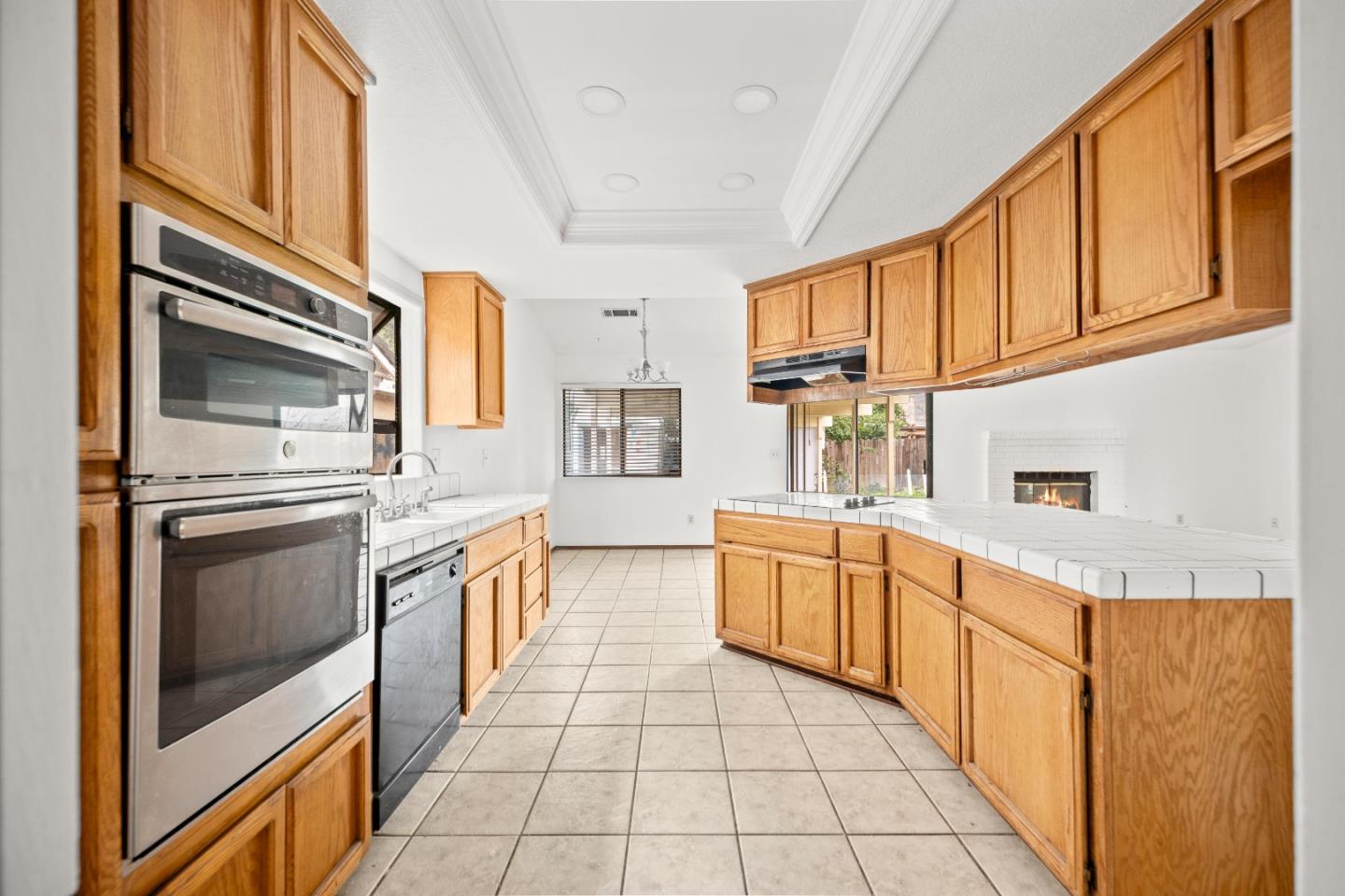 909 N Rosemore Avenue