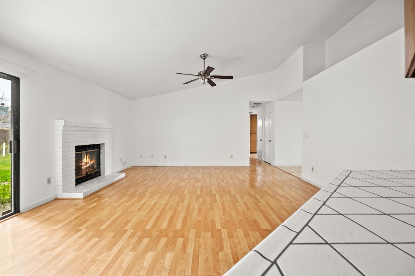 909 N Rosemore Avenue