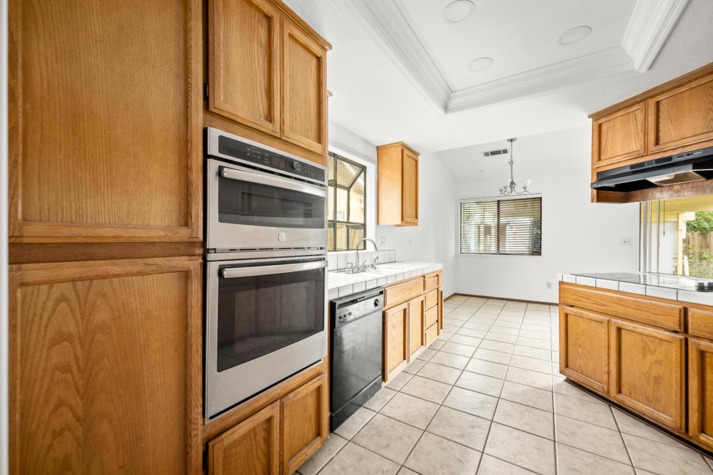 909 N Rosemore Avenue