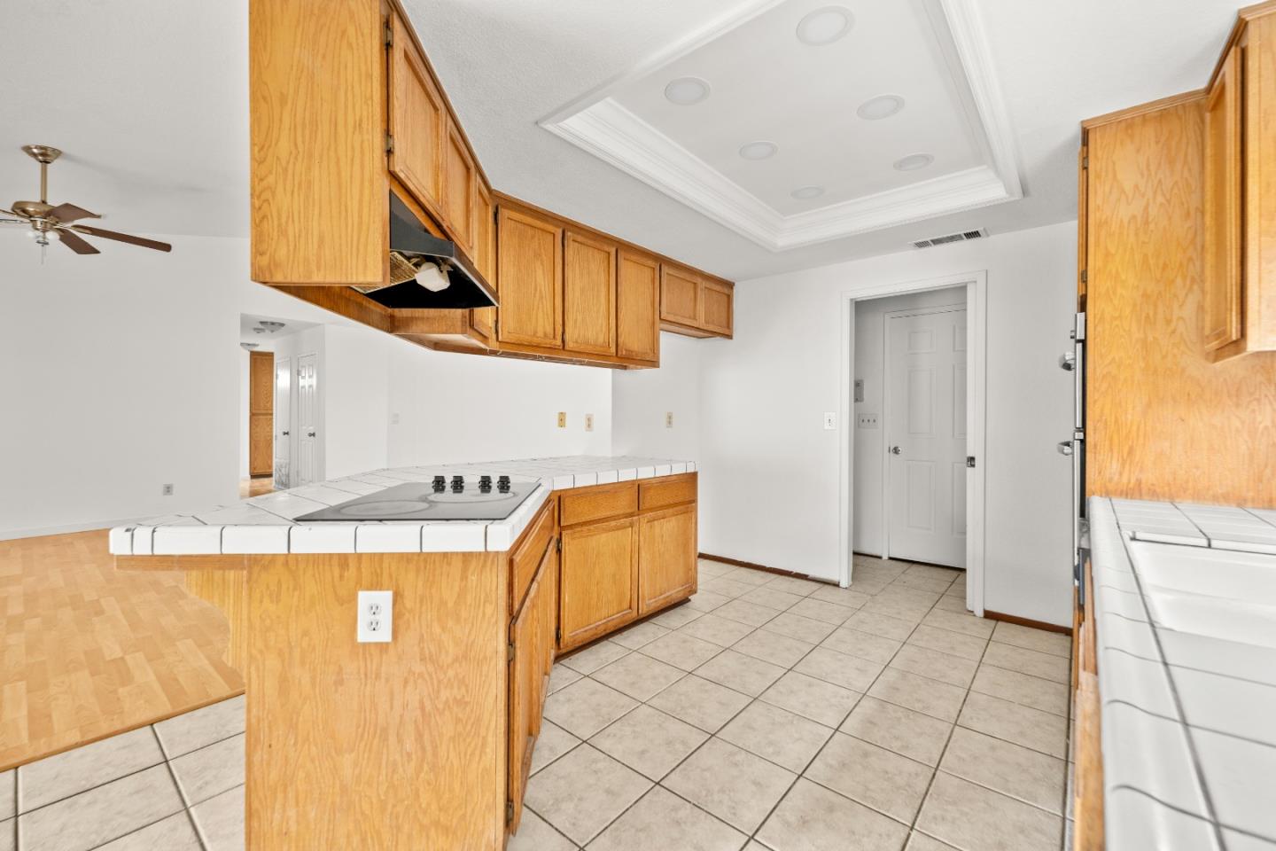 909 N Rosemore Avenue