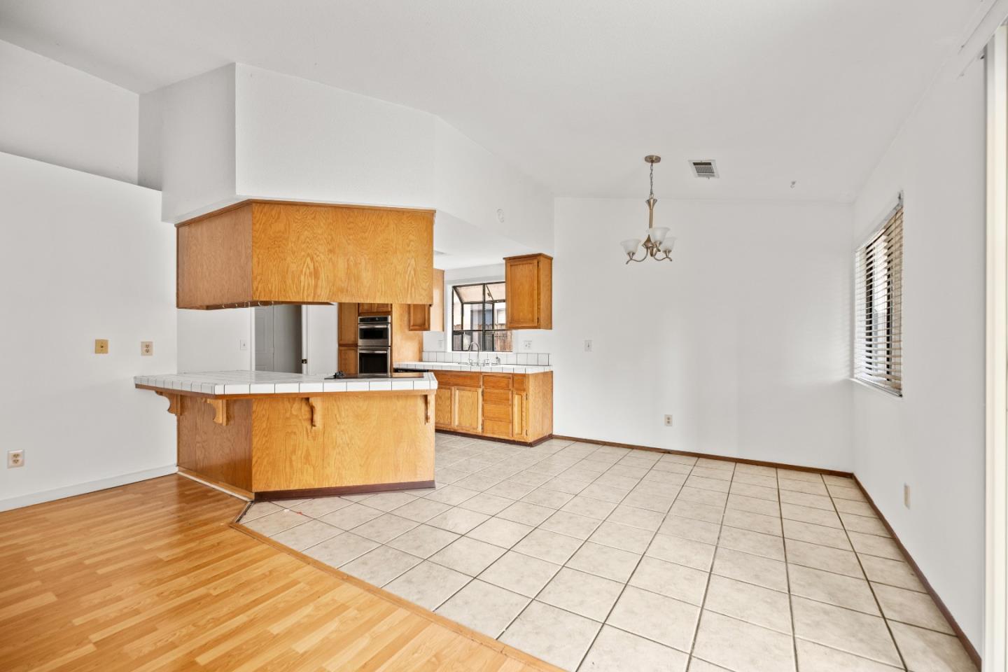 909 N Rosemore Avenue