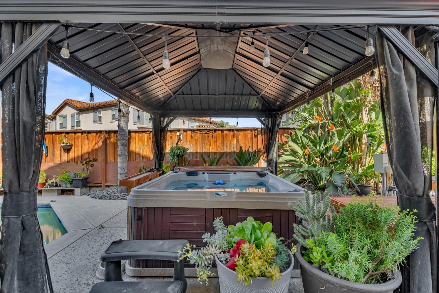 416 N Palo Alto ST