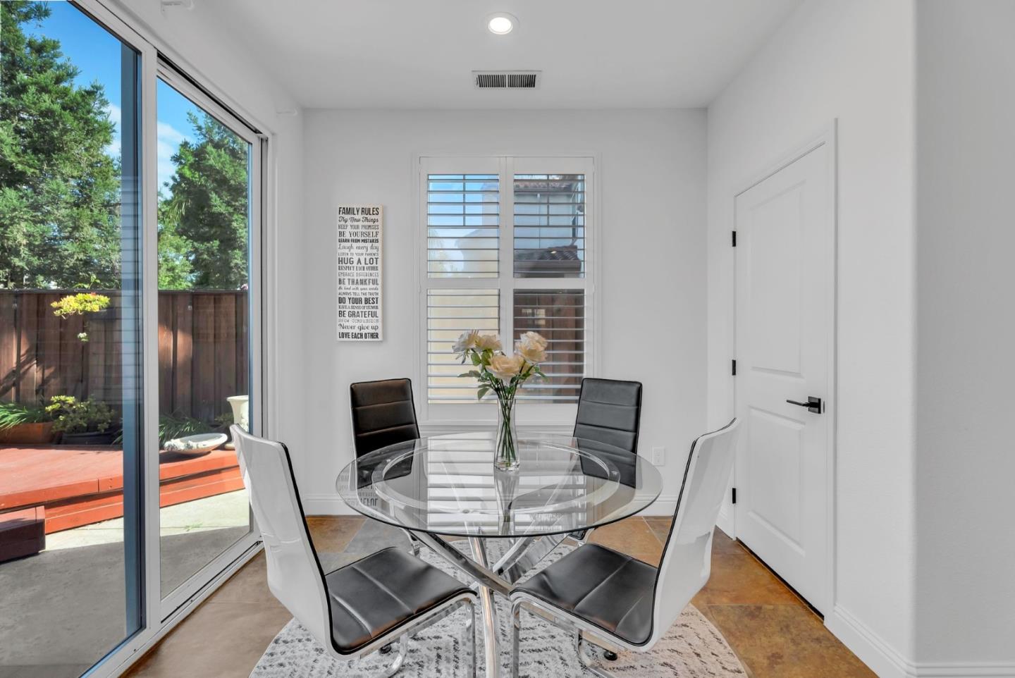 416 N Palo Alto ST