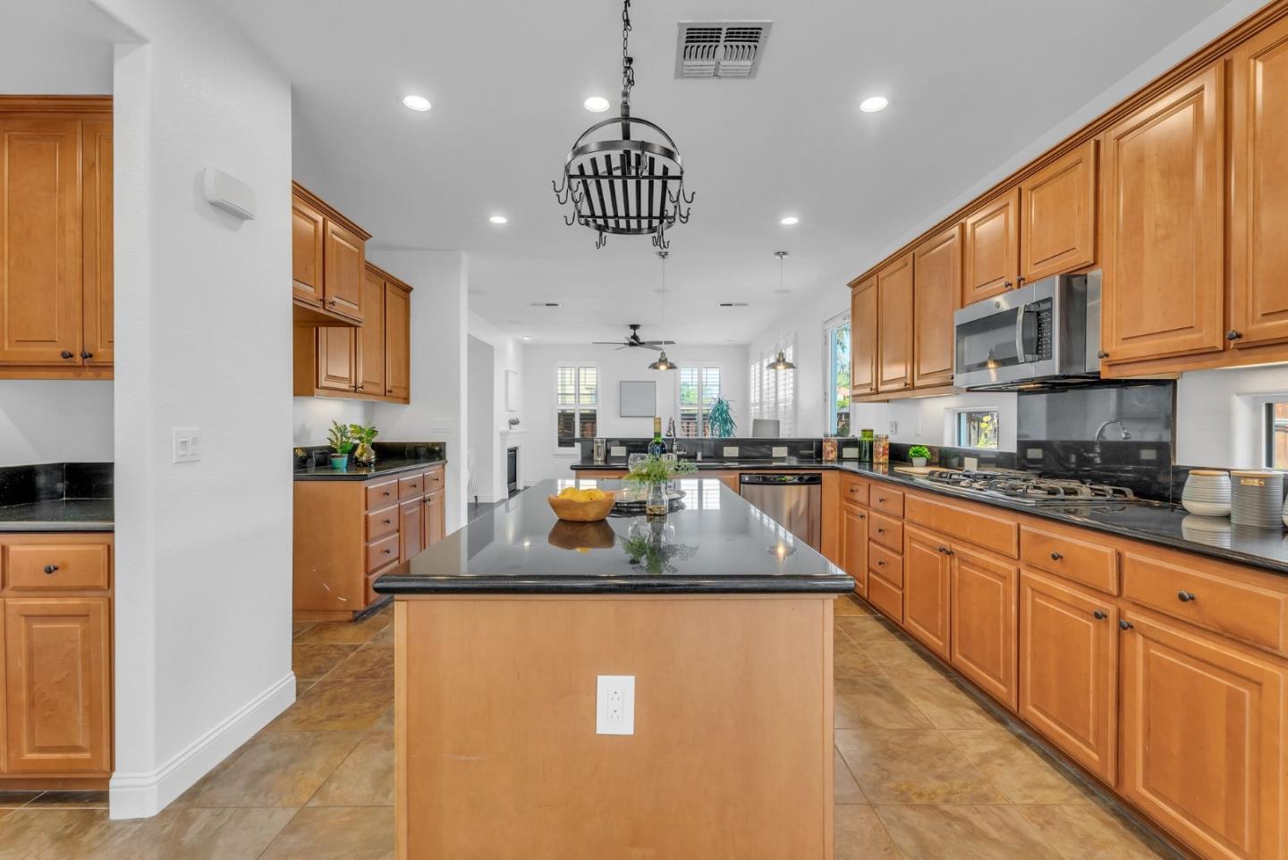 416 N Palo Alto ST