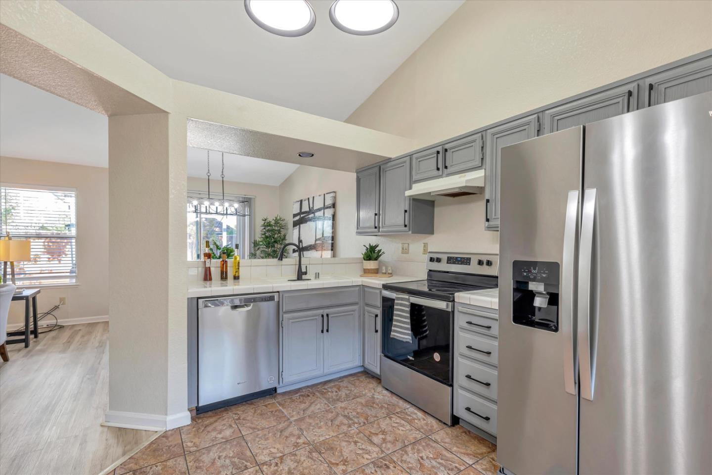 5187 Grass Valley WAY