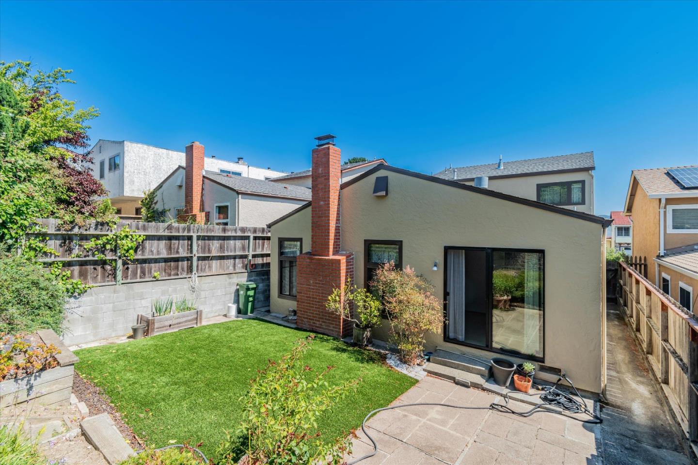 880 Gellert BLVD