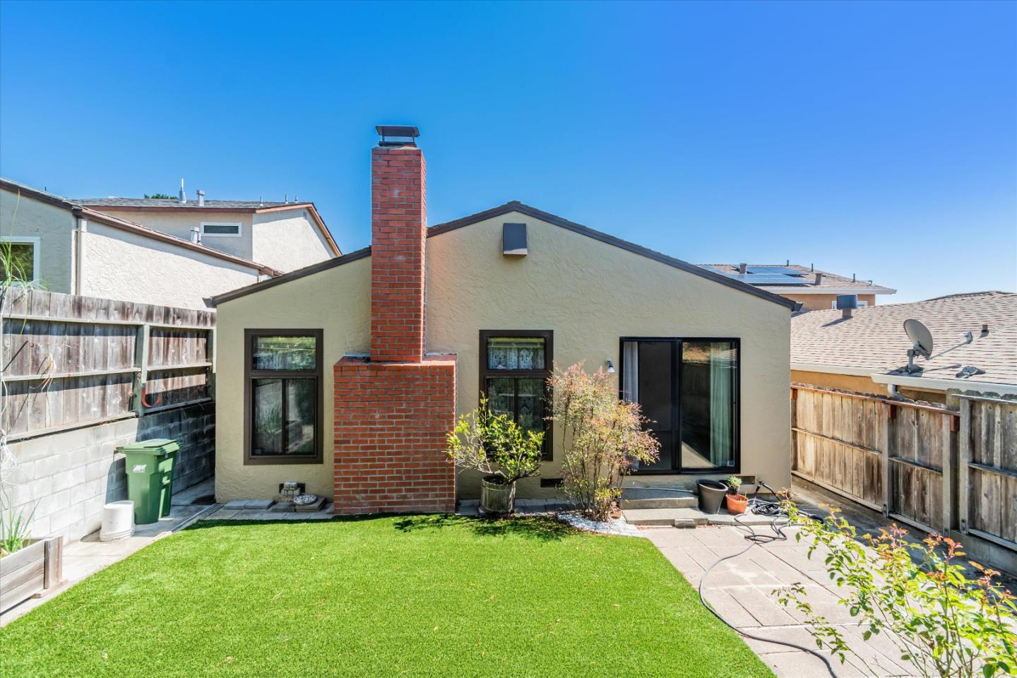 880 Gellert BLVD