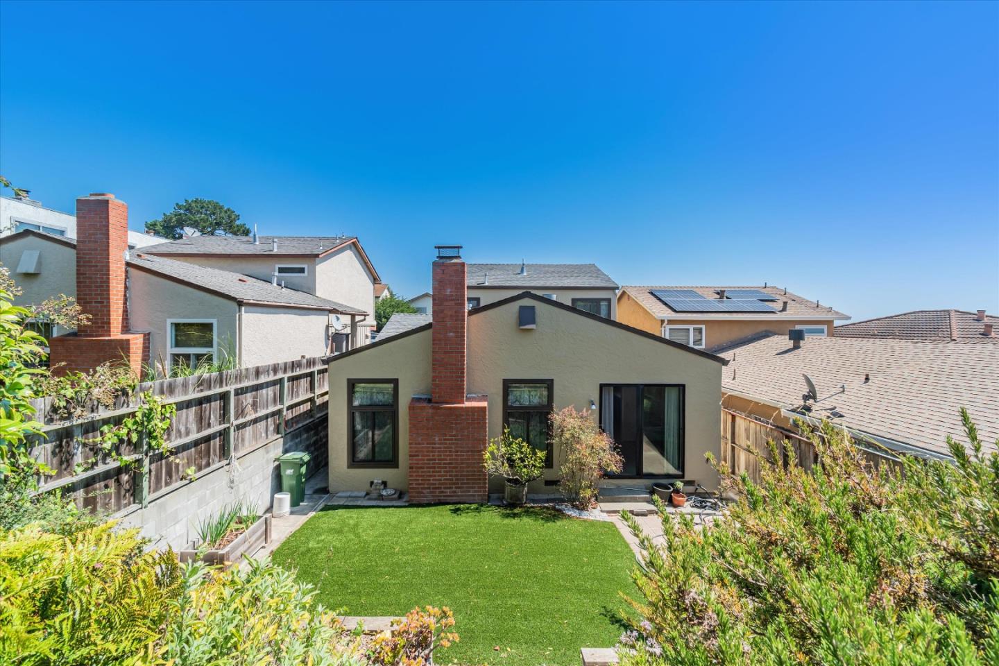 880 Gellert BLVD