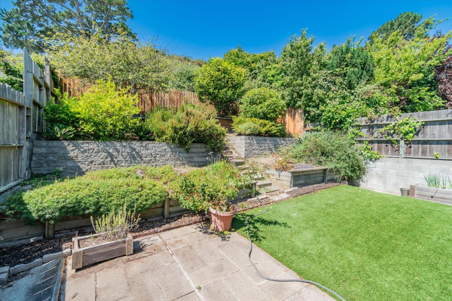 880 Gellert BLVD