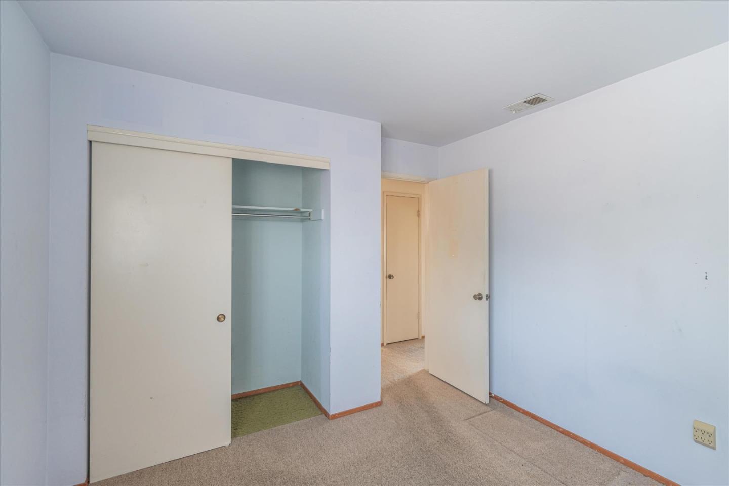 880 Gellert BLVD
