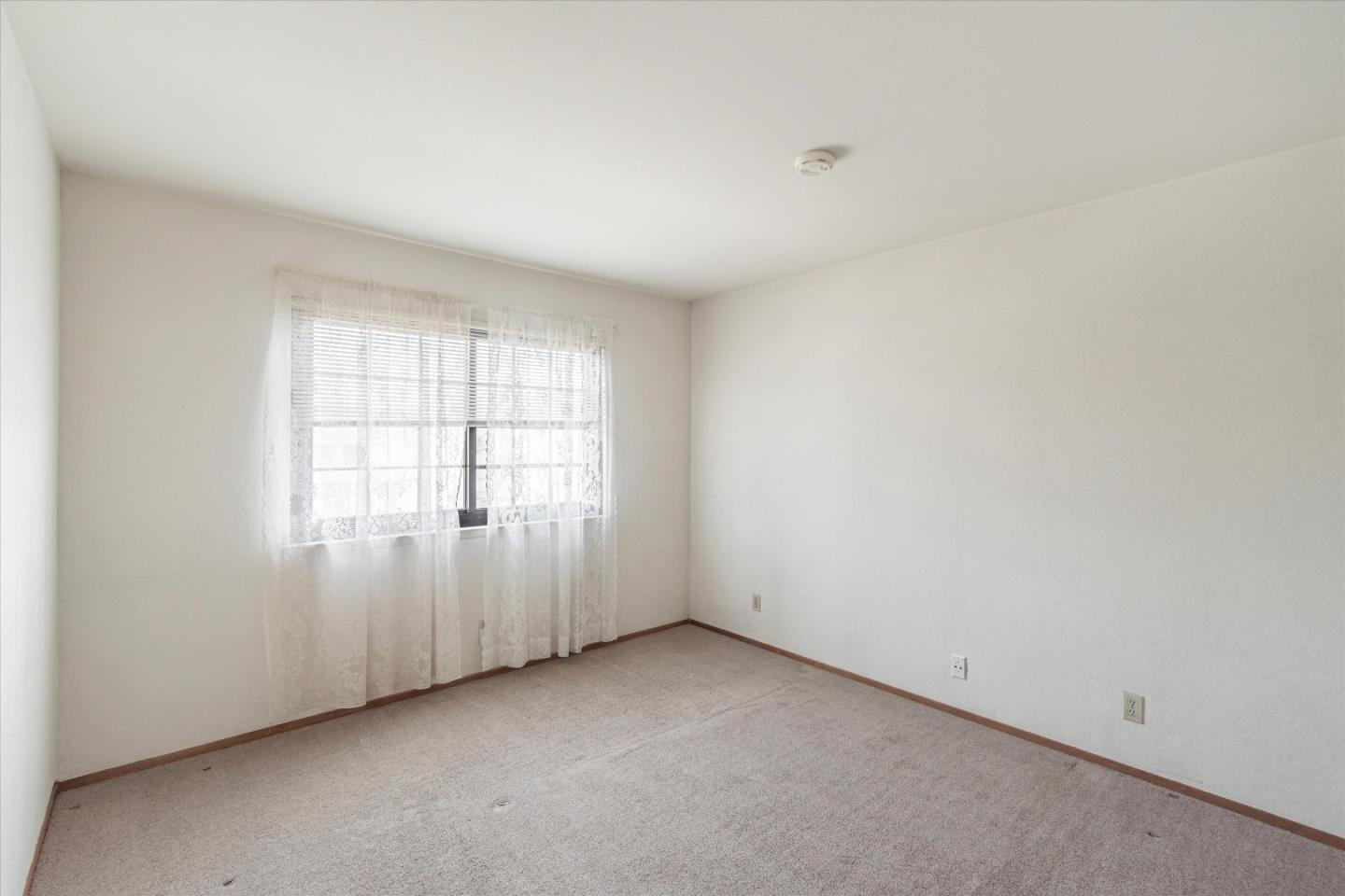 880 Gellert BLVD