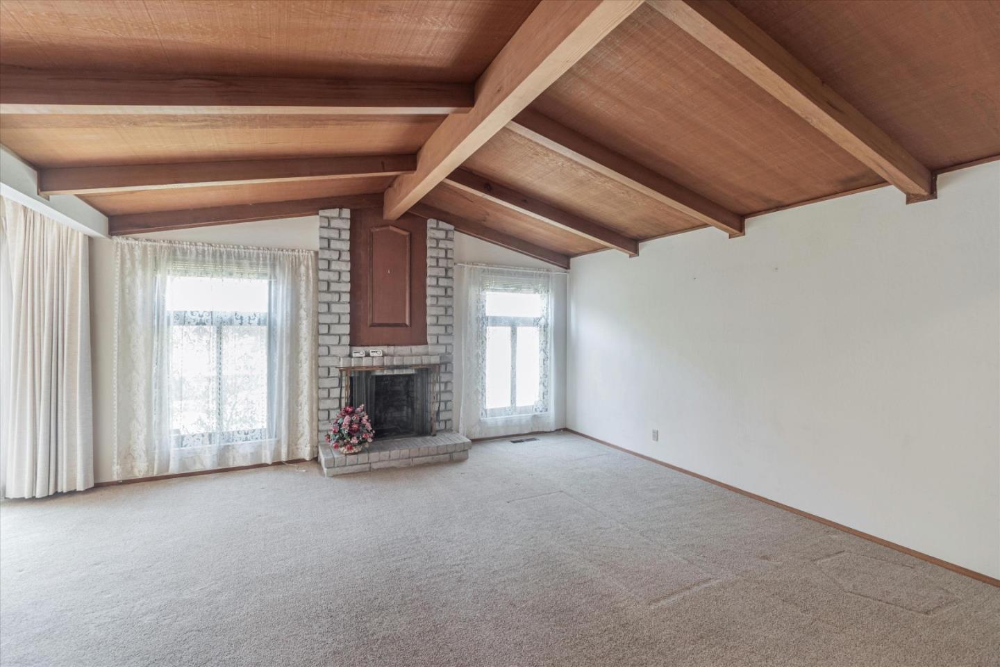 880 Gellert BLVD