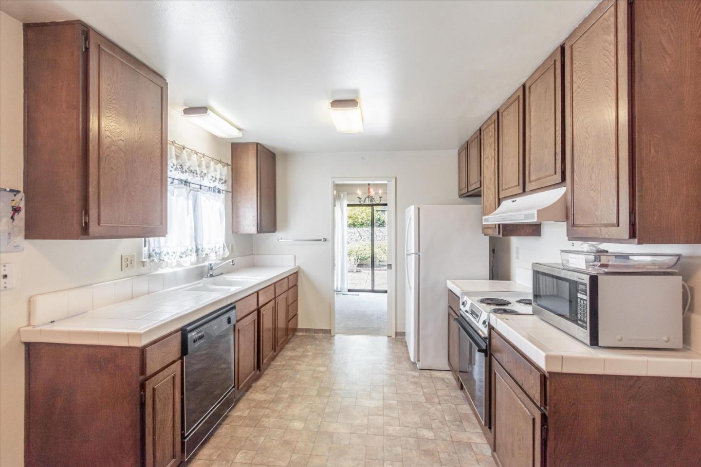 880 Gellert BLVD