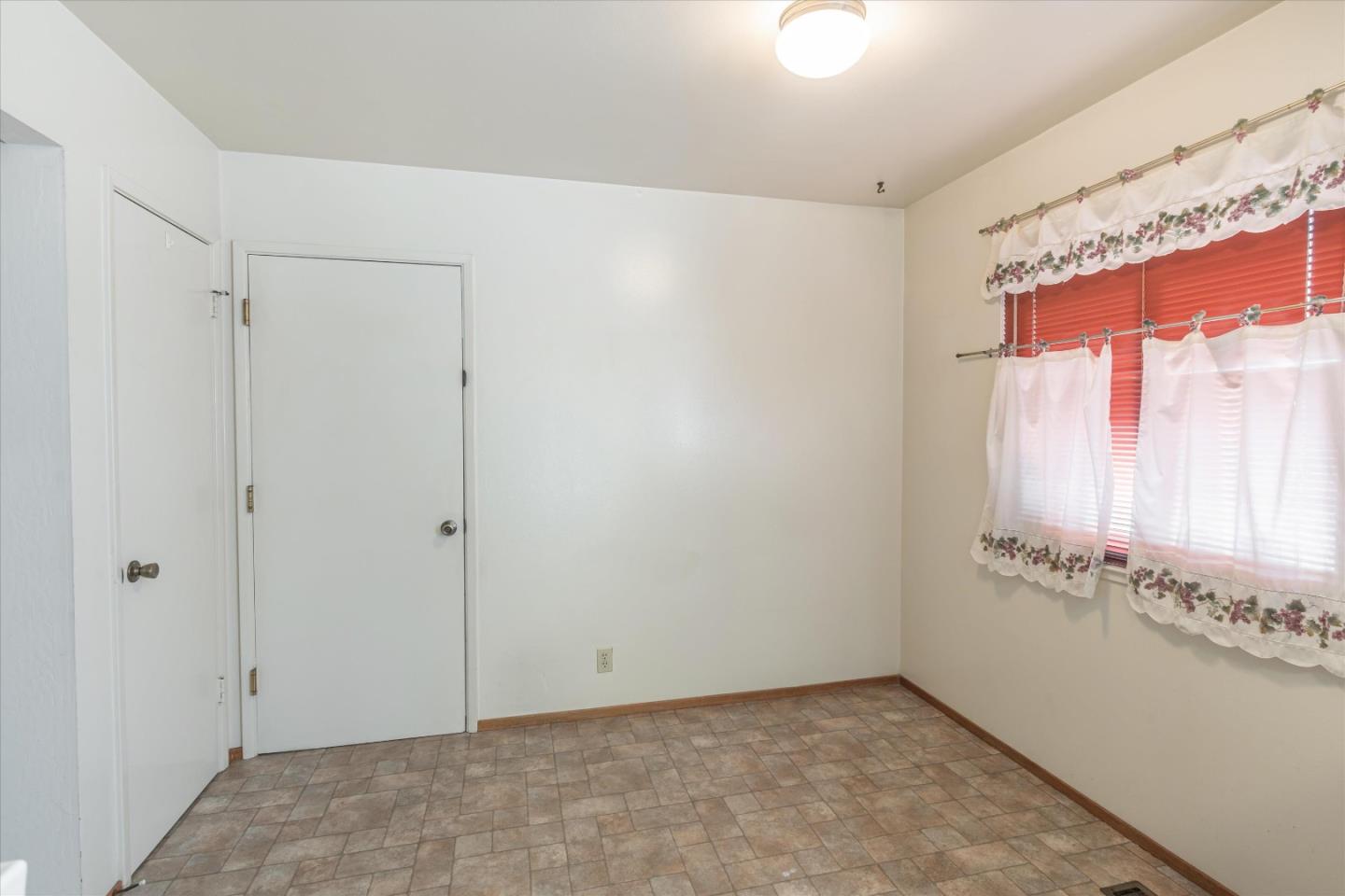 880 Gellert BLVD