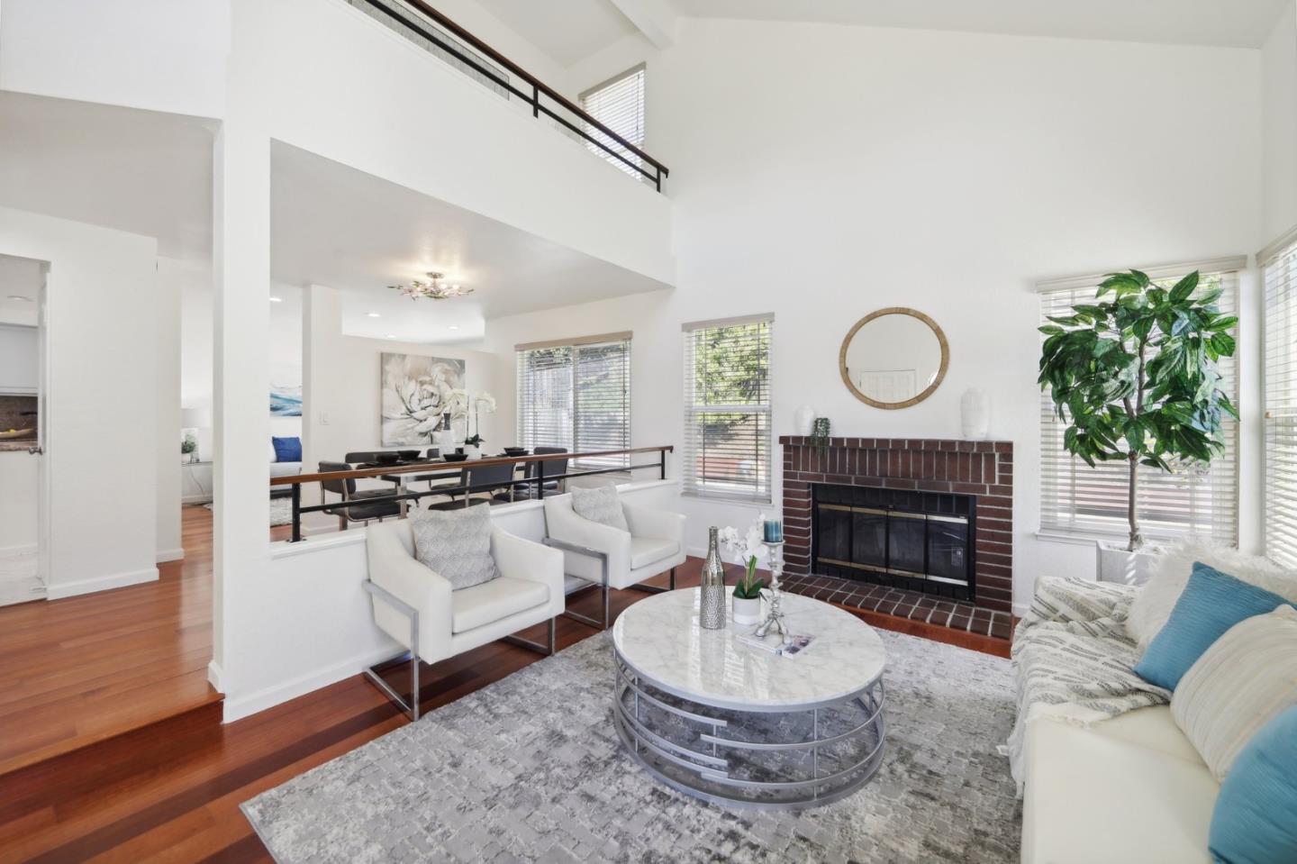 1512 Foothill AVE