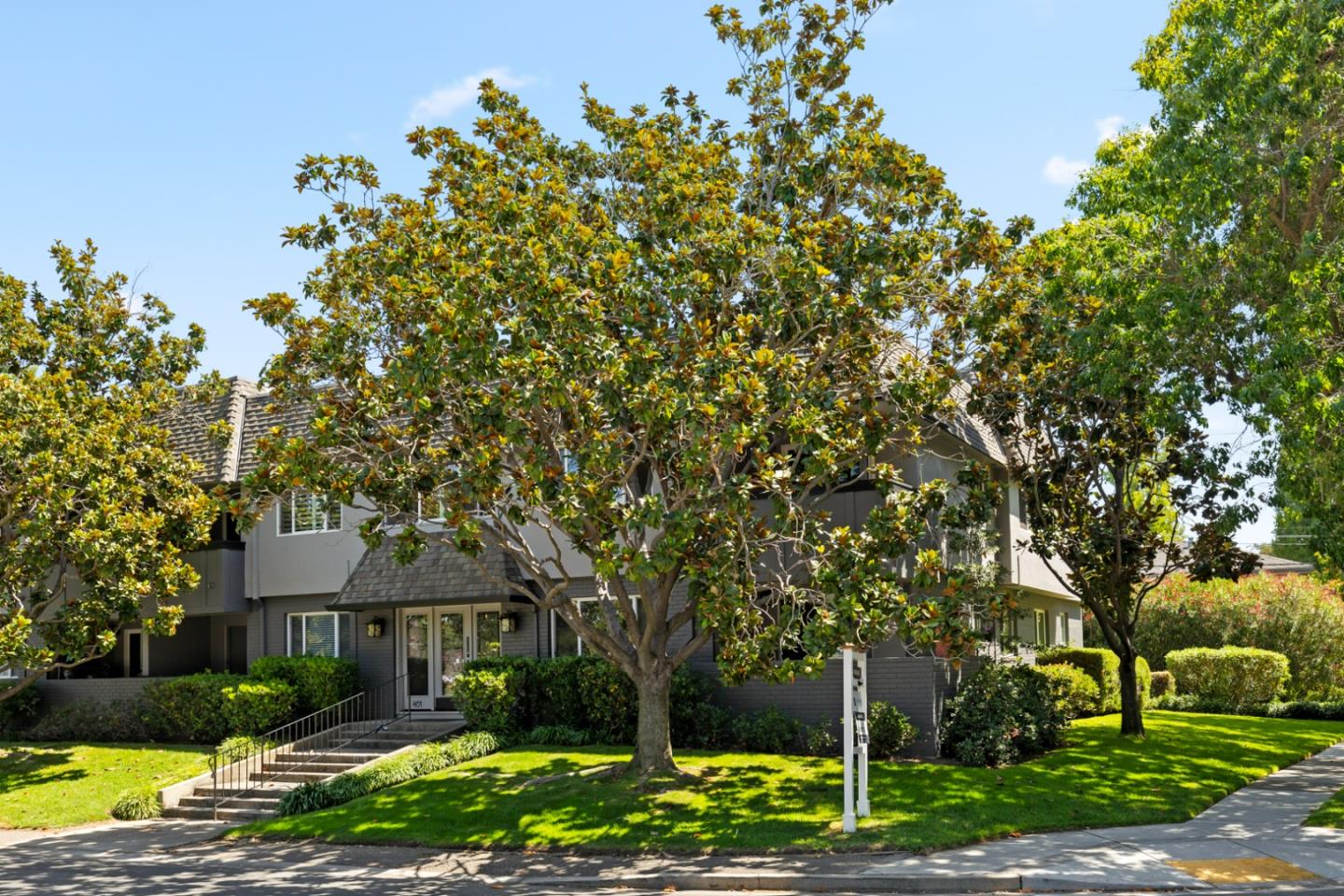 461 Burgess DR 12