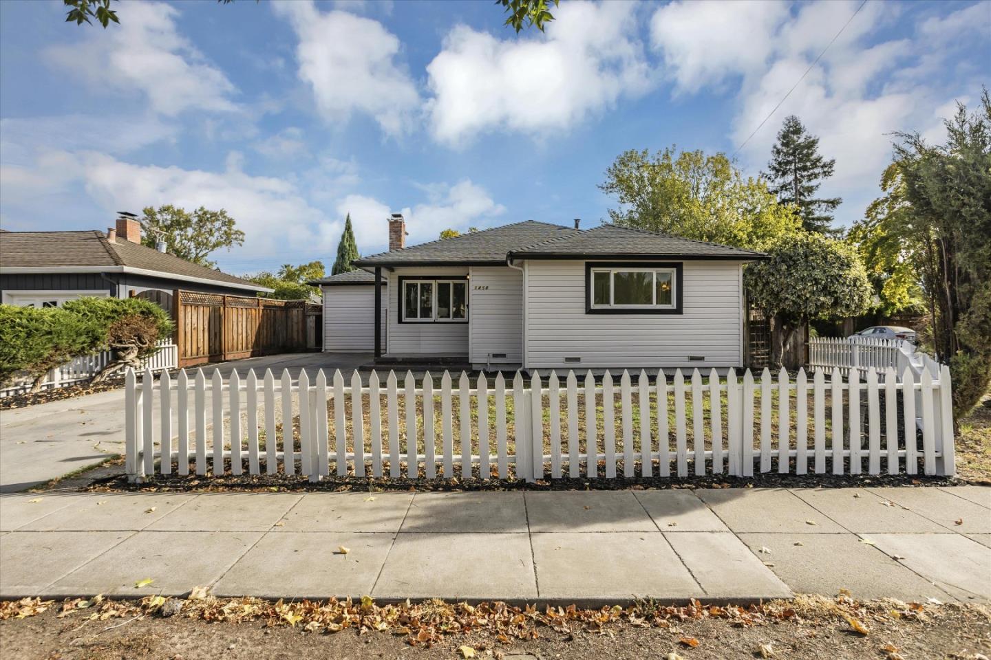 1458 Foxworthy AVE