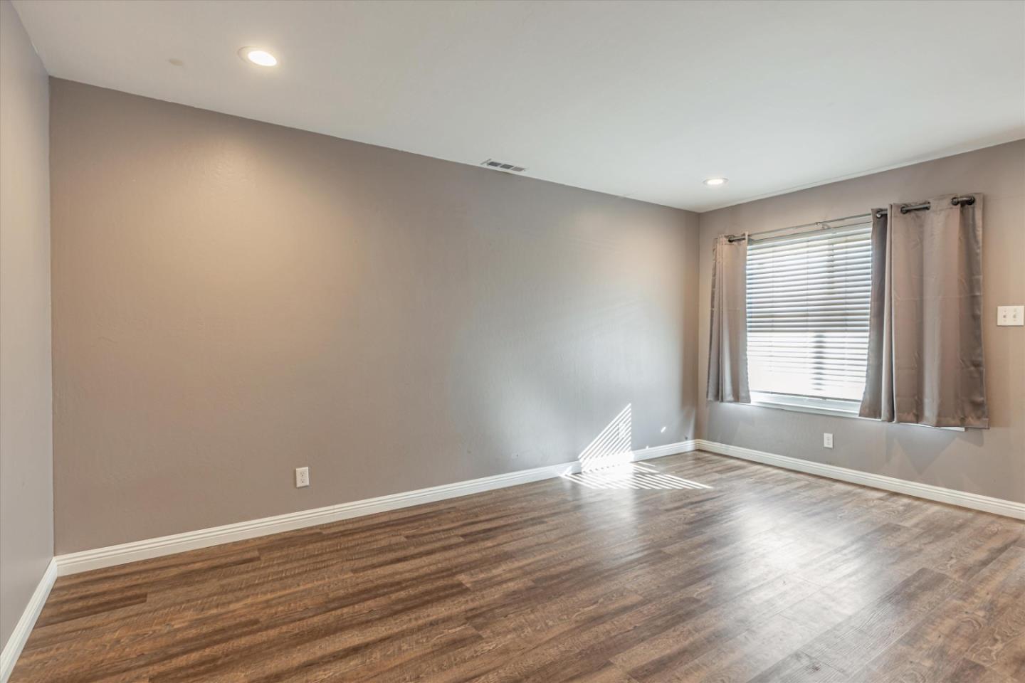 519 Lindley DR