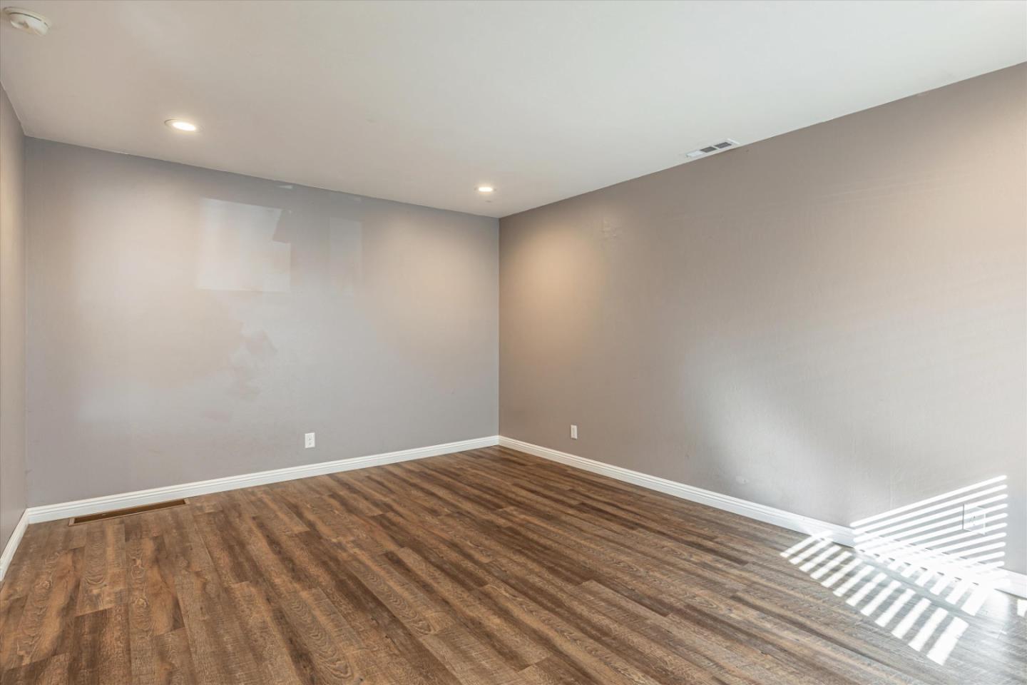519 Lindley DR
