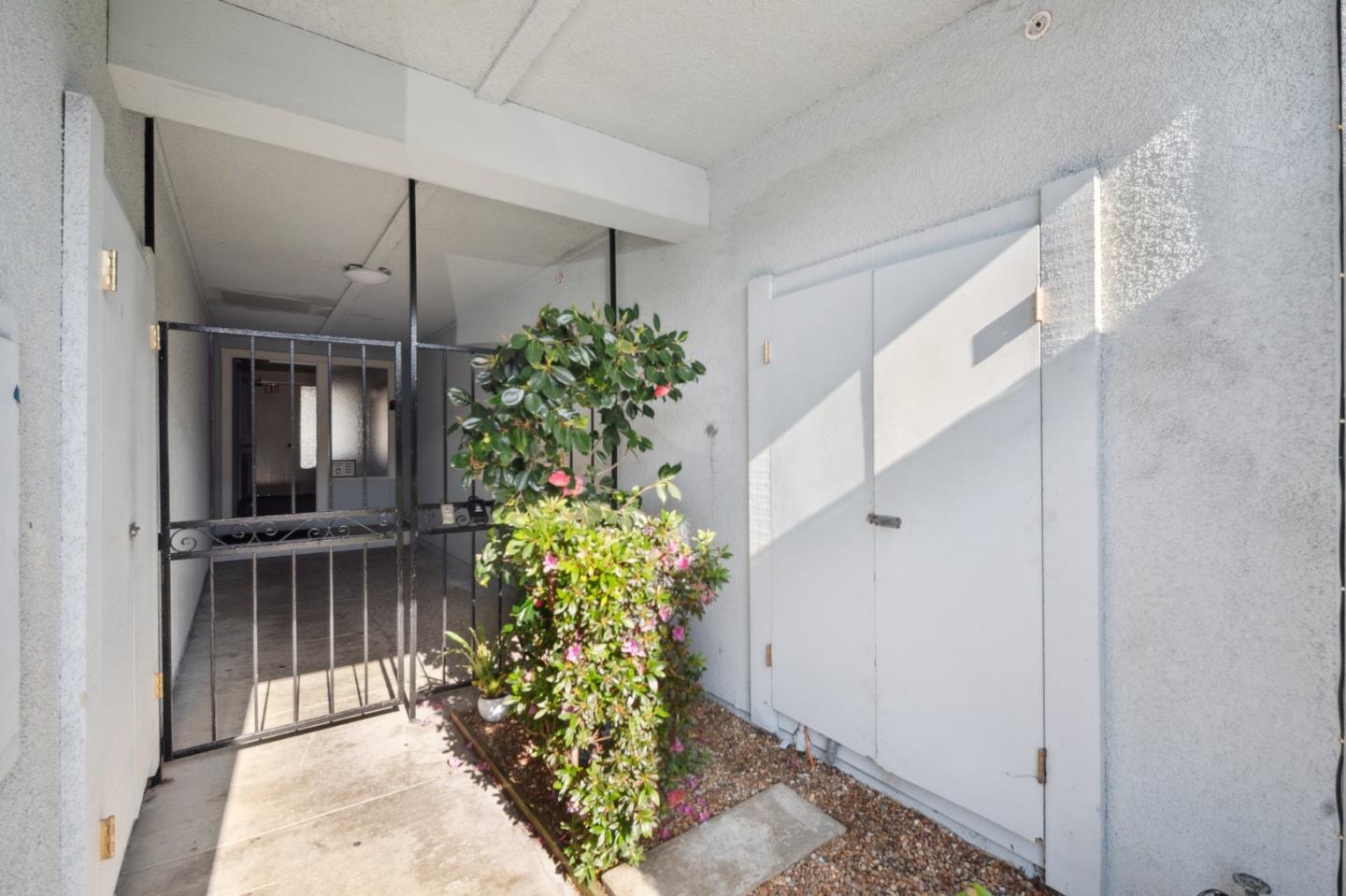 3860 Fairfax WAY