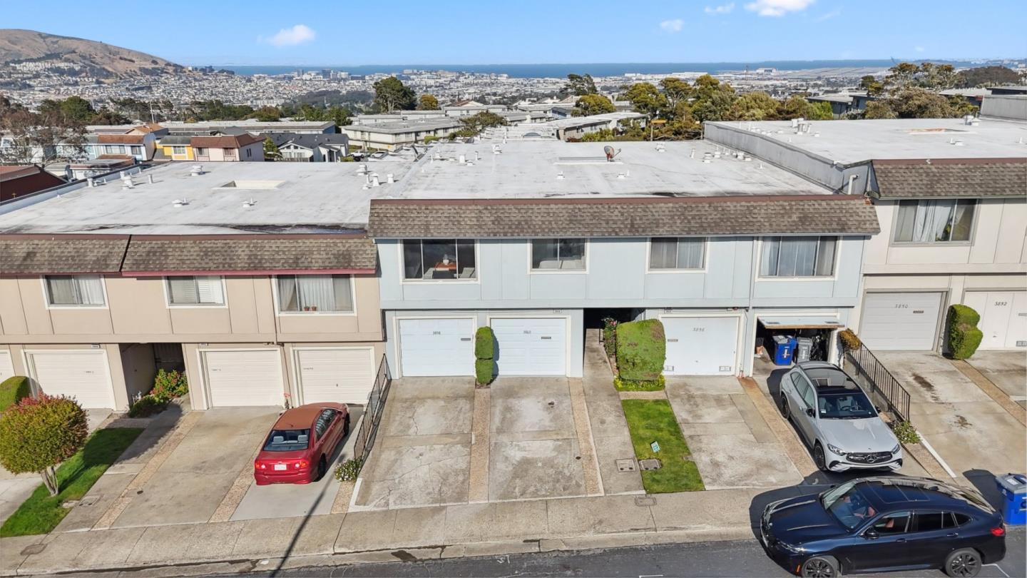 3860 Fairfax WAY