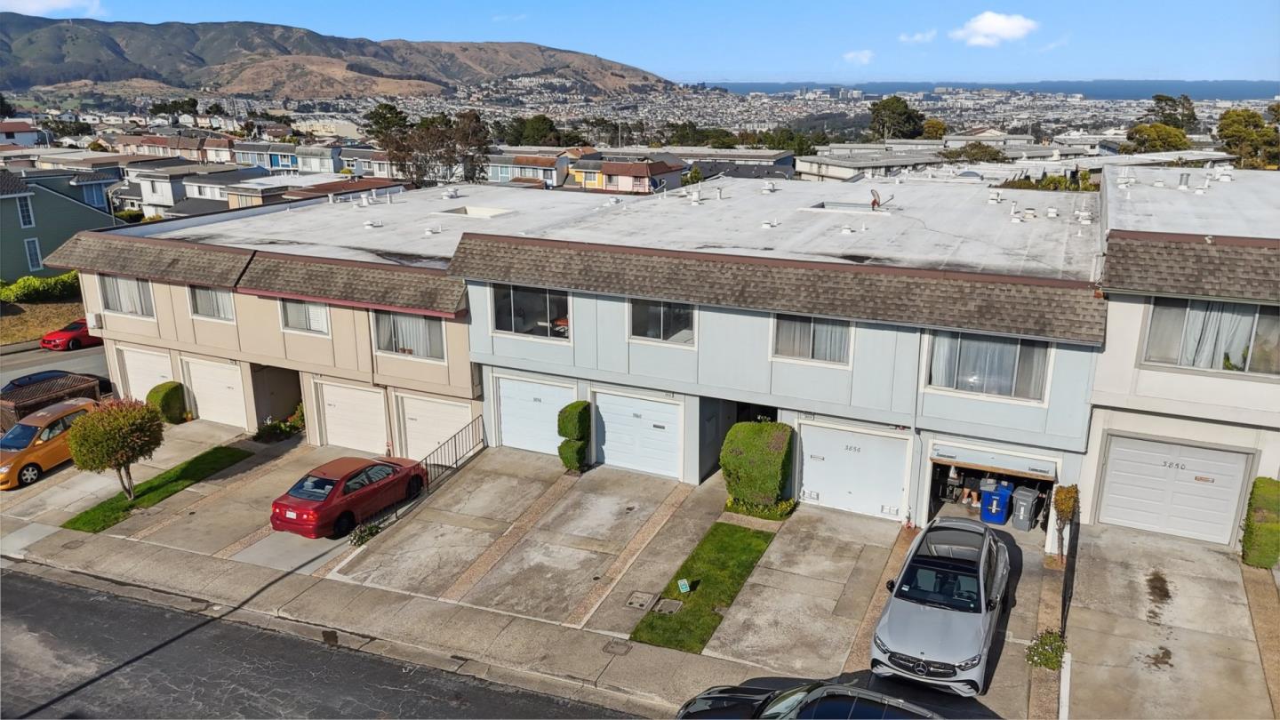 3860 Fairfax WAY