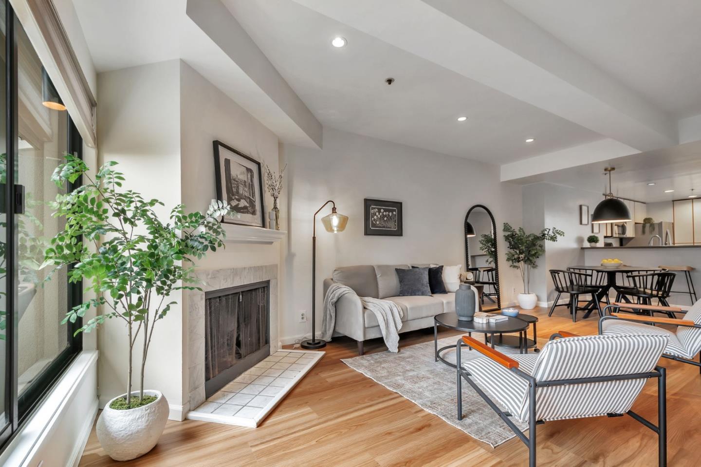 601 Van Ness AVE 26