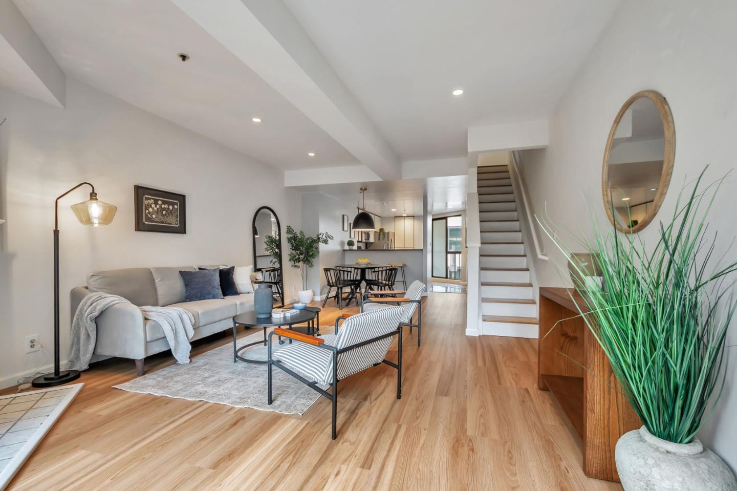 601 Van Ness AVE 26