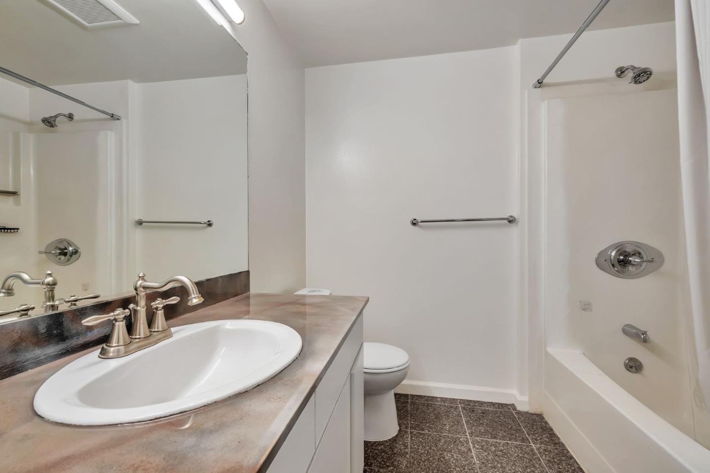 601 Van Ness AVE 26