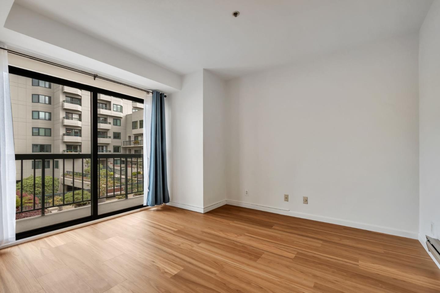 601 Van Ness AVE 26