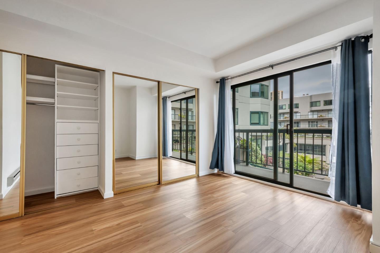 601 Van Ness AVE 26