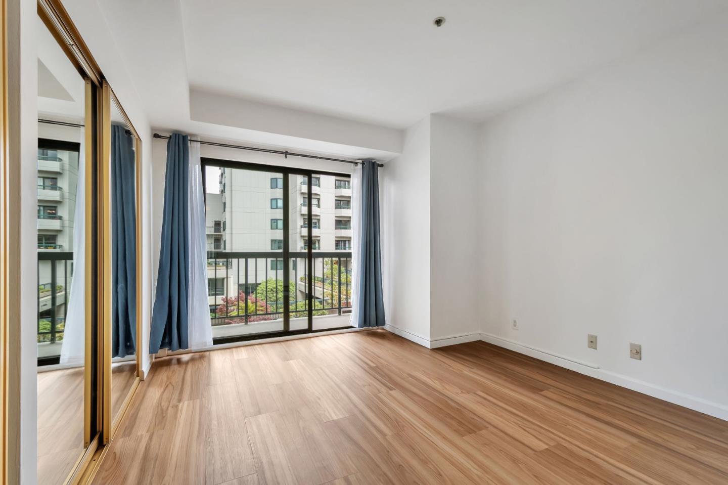 601 Van Ness AVE 26