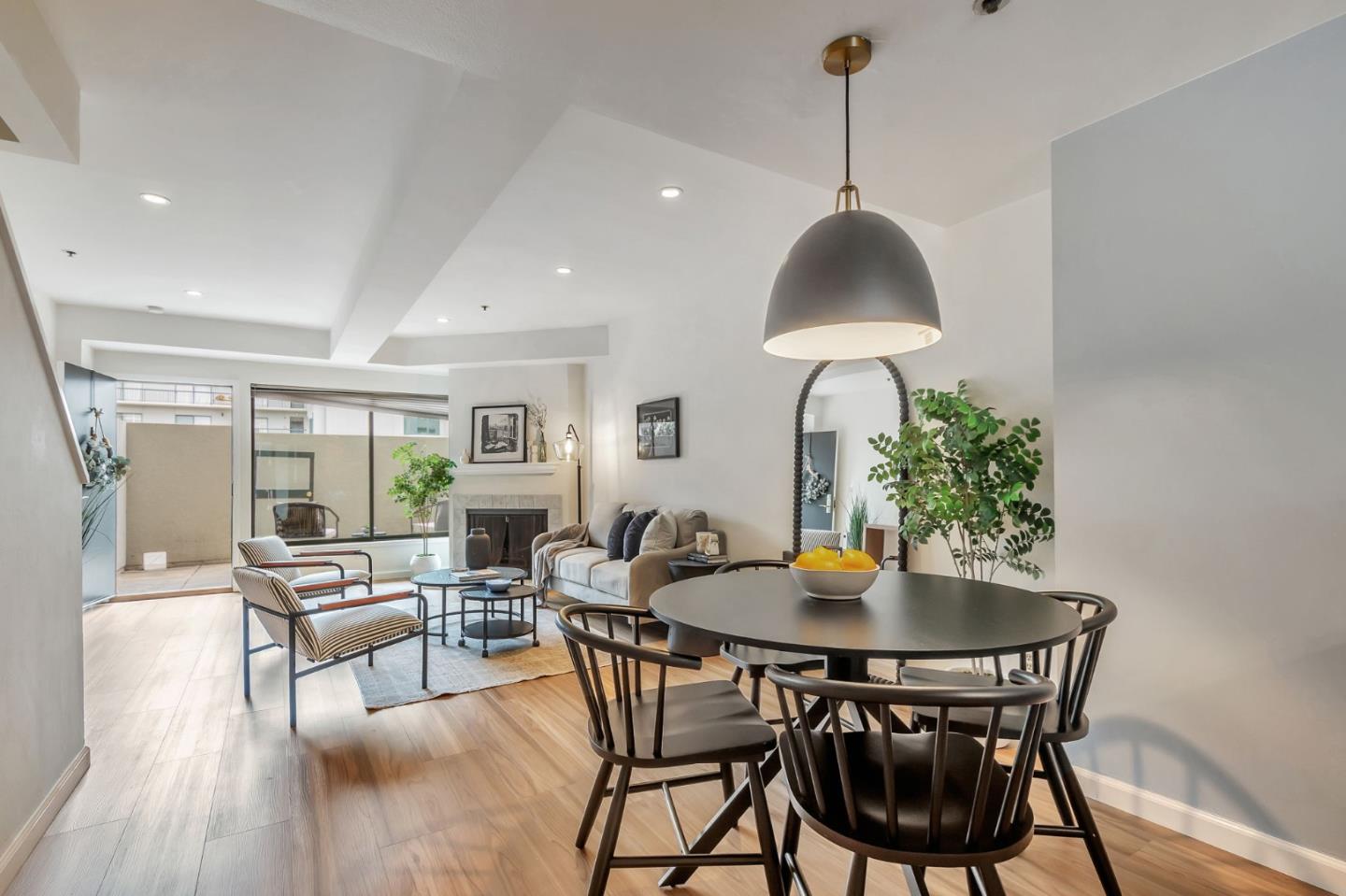 601 Van Ness AVE 26